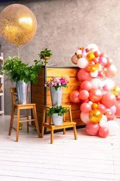 The workplace of the florist to work. Side view. Making floral decorations. F Stock-Fotos