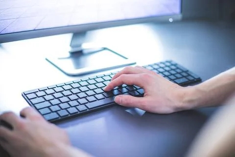 Workplace of a freelancer with computer, keyboard and typing hands Workpla... Stock-Fotos