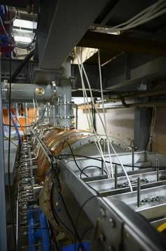 Workshop for assembly of an industrial linear high-voltage electron accelerator Foto stock