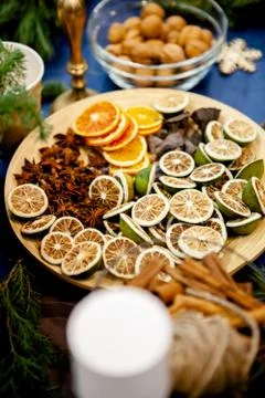 Workshop on creating a Christmas wreath. Elements for the decoration of the w Foto stock