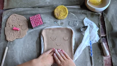 Workshop for kids. Children learning how to use clay for making dishes. 스톡 동영상 291702563