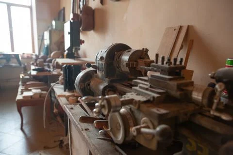 Workshop of professional Tar master artisan detailed work on wood violin in a Stock-Fotos