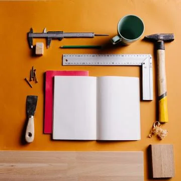 Workshop scene. Tools on the table and board. Foto stock