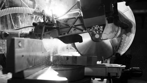 Workshop with tools and electric saws in the process Foto stock