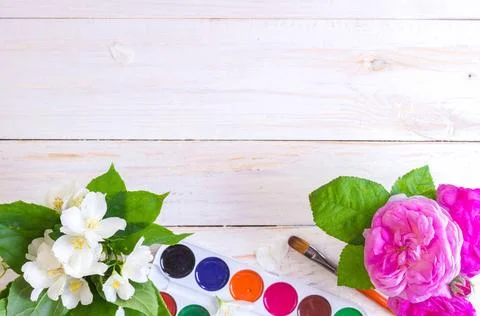  Workspace of creative worker Desk of creative worker. Paints, brush and f... Foto stock