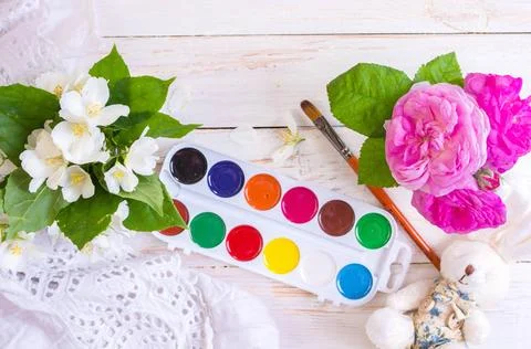  Workspace of creative worker Desk of creative worker. Paints, brush and f... Foto stock