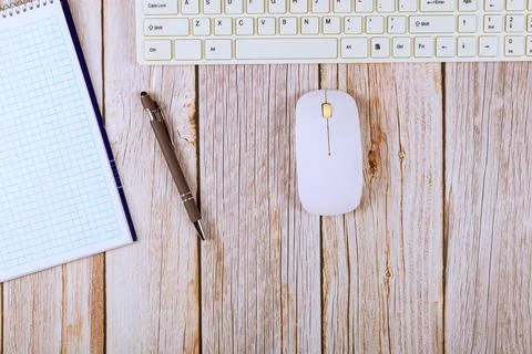 Workspace setup with keyboard, mouse, notebook, pen on office table 스톡 사진