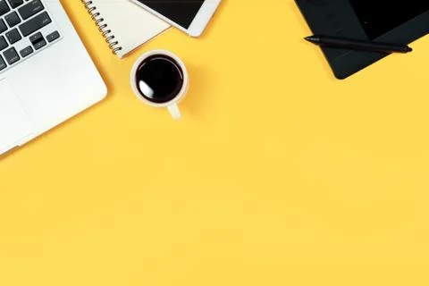 Workspace table with laptop computer, office supplies, coffee cup Foto stock