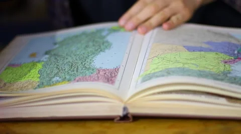 World Atlas &amp; Map Library Vídeo Stock 60233663
