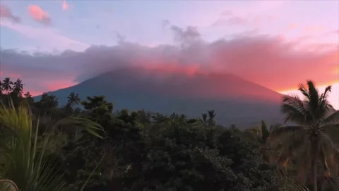 The world beneath the foot of the mountain 库存影片 238695716
