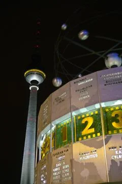 World clock by night Stock-Fotos