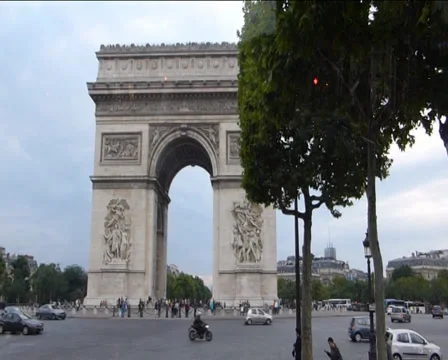 The  world famous Arc de Triomphe in Paris, France. Stock Footage 33008114