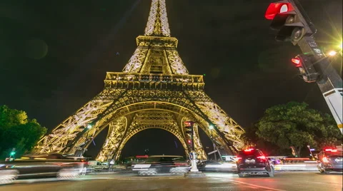 The world famous Eiffel Tower lights in the night. Video stock 61721376