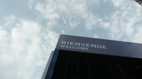 The world famous Eiffel Tower in natural light 動画素材 60827031