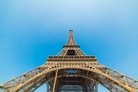 World famous Eiffel tower seen from below under a clear sky Stockfoto's
