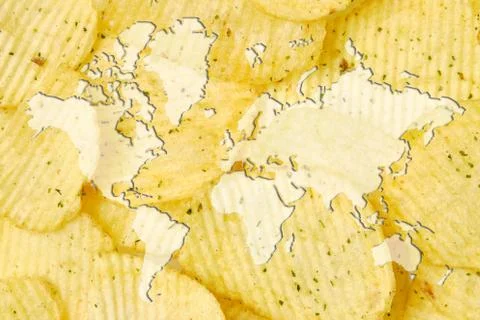 World map on the background of potato chips as an export concept. Foto stock