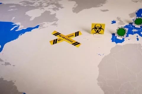 World map with quarantine cross between USA and Europe Foto stock