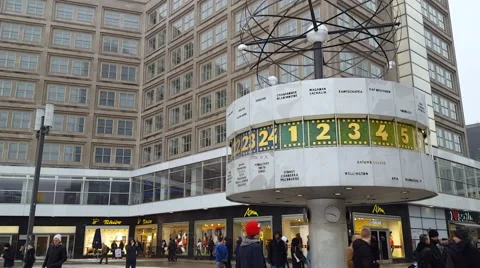 World Time Clock, Weltzeituhr, cold winter snowy day, Alexanderplatz, Berlin Stock Footage 61966282