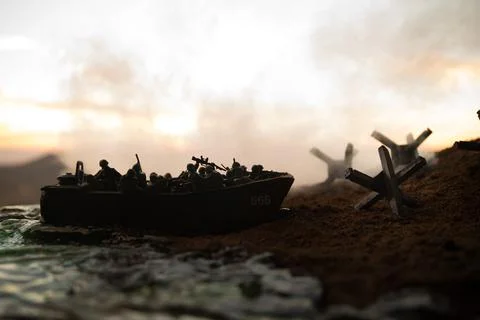 World War 2 reenactment (D-day). Creative decoration with toy soldiers, landi Stock-Fotos