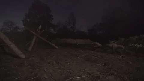 World war one soldier runs through dark trenches, navigating the dangers of Stockbeeldmateriaal 296268527