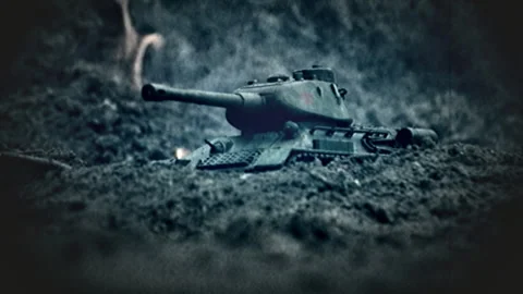 World war two reconstruction. Soviet IS Tank in battle. Old film effect. 库存影片 293338733