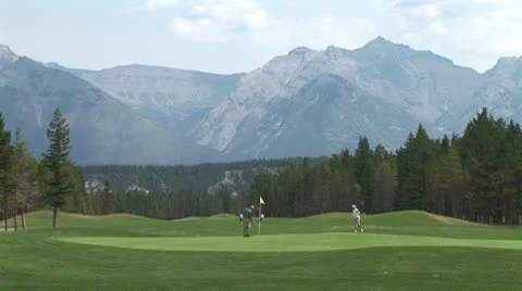 WorldClips-Banff Golfers-ws 库存影片 8918697