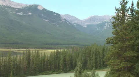 WorldClips-Bow River-ws-zoom Stockbeeldmateriaal 8919035