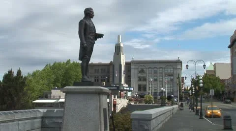 WorldClips-Captain Cook Statue Stock Footage 8948766