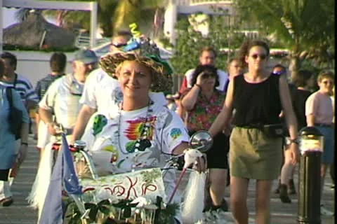 WorldClips-Cookie Lady Video stock 8947613