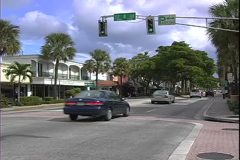 WorldClips-Las Olas Blvd. Traffic Stock-Footage 8947526
