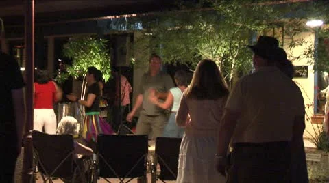 WorldClips-Locals Dance-zoom Видео 8917225