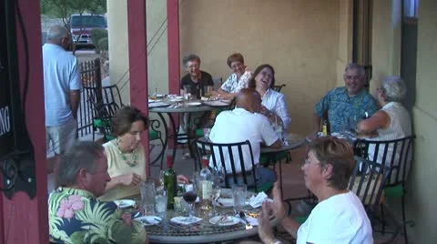 WorldClips-Patio Diners Видео 8917112
