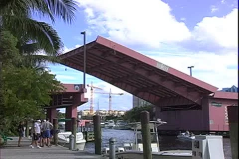WorldClips-Riverfront Draw Bridge-zoom Видео 8947566