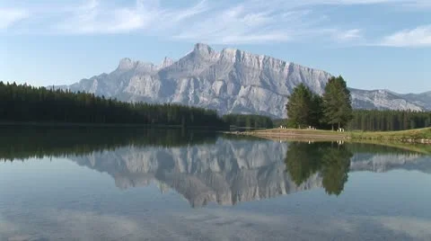 WorldClips-Two Jacks Lake Reflection-zoom Video stock 8919742