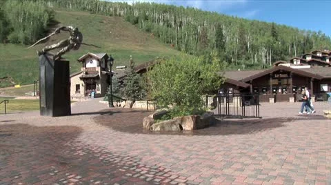 WorldClips-Vail Ski Base-Summer-ws Stock-Footage 8923620
