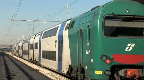 WorldClips-Venice Train-pan Video stock 8948475