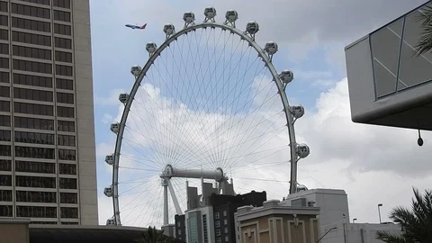 The world's largest ferris observation wheel,  "The High Roller" Stock-Footage 89878101