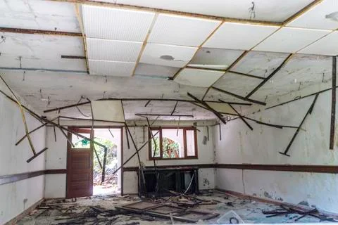 Worn down damage building due to hurricanes Stock-Fotos