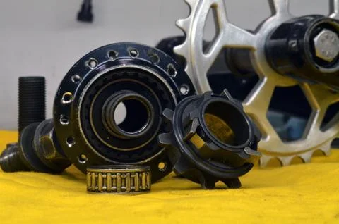 Worn-out bicycle bushing with spokes Foto stock