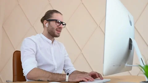 Worried guy looks at computer screen Stock Footage 148111048