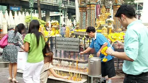 Worshiping Buddha Vidéo 9455739