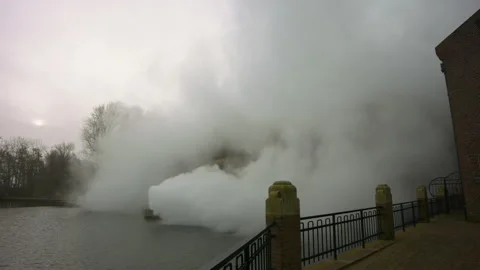 Woudagemaal in Action Stock-Footage 240937504