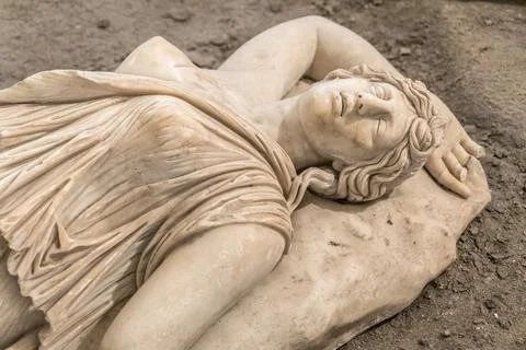 Wounded Amazon - Small Pergamene Votive Offering. Roman marble statue, copy o Stock-Fotos