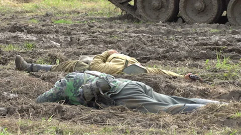 Wounded and dead warriors. Vídeo Stock 112751146