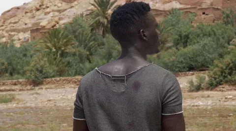 Wounded black guy looks around at the sand house of Morocco 06 Video stock 67557557