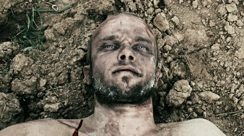 The wounded man being dragged along the ground. Vidéo 68616029