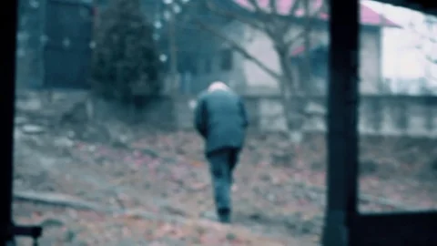 The Wounded Man goes to the gate 스톡 동영상 92303881