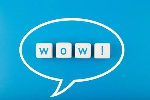 Wow speech bubble on blue background Foto stock