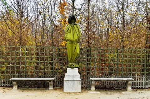 Wrapped statue in Versailles Stock-Fotos
