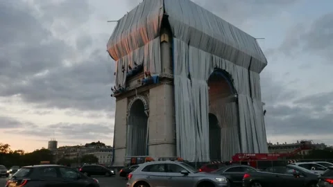 Wrapping the  Arc de Triomphe Timelapse Stock Footage 162020302